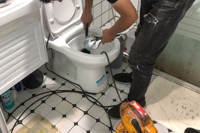 南昌马桶堵塞自己疏通还是找师傅？专业上门服务让你省时更省心